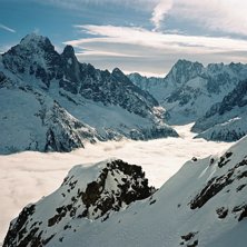 Tagen i Chamonix med Aiguille Verte och Grand Jora. Photo: Rikard Lindby (rikardlindby.com). Rider: Oskar Lindby.