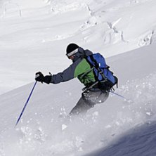 Photo: Fredrik Schenholm. Rider: 3 maj. Tomas njuter av den fina sn&ouml;n nedfor nordpasset..