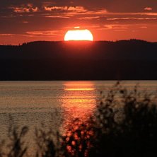Solnedg&aring;ng &ouml;ver Orsasj&ouml;n.
Bilden tagen vid nio. Photo: Jonas Emilsson.