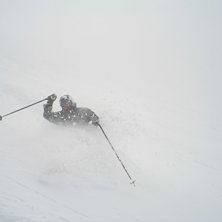 Mycket nysn&ouml; o n&auml;stan tomt i backen. D&aring;lig sikt. Photo: Peder H&auml;ggstr&ouml;m. Rider: Magnus Brandt.