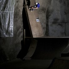 Jens gillar att &aring;ka bakl&auml;nges p&aring; v&auml;ggar. www.f. Photo: Johan Dunevall. Rider: Jens Karlsson.