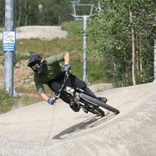 Riding the Geilo Bike park. Photo: Simen Berg. Rider: Thomas Aaby.