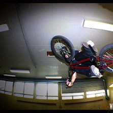 drar en tabletop invert i minirampen. Photo: Sven Wir&eacute;n. Rider: Morgan Larsson.