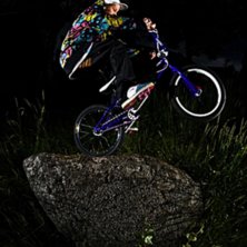 Tail Tap p&aring; en steN. Photo: Magnus Karlsson. Rider: Emil Jonsson.