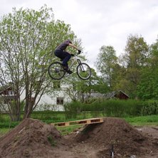 hoppar... Photo: Joel Westlund. Rider: Joar Lundberg.