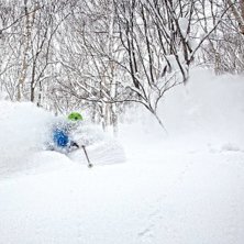 En helt magisk pudersluttning p&aring; platsen d&auml;r det. Photo: Robin Ohlsson. Rider: Max Timander.