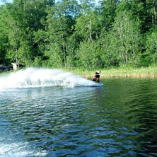 &aring;ker lite wakeboard n&auml;r vinden inte r&auml;cker till. Photo: Bj&ouml;rn/Toni. Rider: Jonathan Bj&ouml;rkskog.