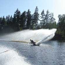 en solig dag p&aring; m&ouml;rtorpssj&ouml;n;). Photo: Jonatan Linsmeier. Rider: Gustaf Nordenhed.
