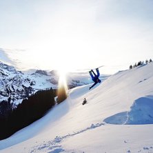 Efter lite skr&aring;ande (skiers right) fr&aring;n knappen,. Photo: Ludwig Kolmberger. Rider: Alfred Bols&ouml;y.