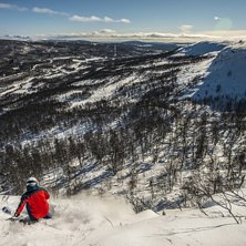 Jon S&ouml;der&eacute;n p&aring; v&auml;g ned f&ouml;r Grytan, Ramundberg. Photo: Rickard Bergstedt.