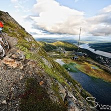 En h&aring;rd eftermiddag p&aring; Skutan med sn&ouml;, regn, bl. Photo: Simon Sj&ouml;r&eacute;n - www.sjoren.se. Rider: Kristian Axelsson.