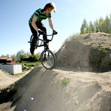 footjam nosepick. Photo: Pontus Jonsson. Rider: Henrik Westlund.