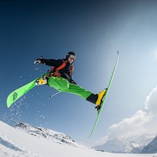 P&auml;r laddar p&aring; med en sk&ouml;n oldschool daffy i sol. Photo: Fredrik Wikfeldt. Rider: P&auml;r Undin.