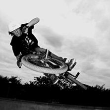 Jag stukade tummen efter en misslyckad nohander, s. Photo: Joakim Croy. Rider: Bjorn.
