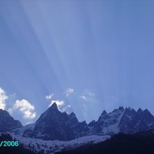 SUNLIGHT STREAMING OVER LES AIGUILLES.. Photo: magnus kastengren.