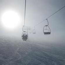 P&aring; v&auml;g upp genom dimman.... Photo: Olow Sw&auml;rd.