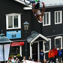 Linus drar p&aring; med en clean h&ouml;g BackFlipp.... Photo: Benjamin Johansson. Rider: Linus Sj&ouml;holm.