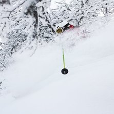 Robin Elfsberg prickar ett sn&ouml;fall p&aring; T&auml;nn&auml;skr. Photo: Eric S&auml;fstr&ouml;m.