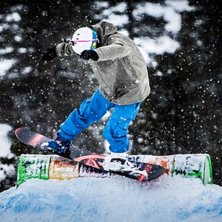 F&ouml;rsta g&aring;ngen med snowboard/skidor framf&ouml;r lins. Photo: Petra Eleonor Johnsson. Rider: Nils Petersen.