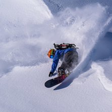 Det hade dumpat i gr&auml;nsen och vi passade p&aring; att . Photo: Per Burstr&ouml;m. Rider: Olov Renberg.