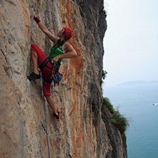 7a Getting to know you, Thaiwand wall. Photo: Jon Larsson. Rider: Jessica Leander.