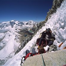 Paus i morgonsolen, Ranrapalca (6162m) N-spur Smps. Photo: Erik Rodesj&ouml;. Rider: Martin och Thad.