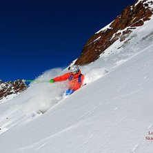 Bluebird Morning i Obergurgl!. Photo: Karin Lindgren. Rider: Robert Hortlund.