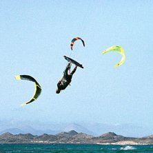Kiteseglare upp och ner.. Photo: Patrik Malmberg. Rider: Ok&auml;nd.