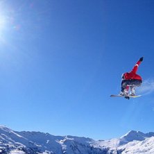 En h&auml;rlig snowboard bild i dess r&auml;tta bem&auml;rkels. Photo: Fredrik Th&ouml;rnberg. Rider: Claes Ros&eacute;n.