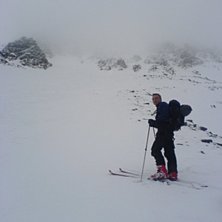 Ca 1100 moh p&aring; vei opp mot toppen.  Skydekket lig. Photo: Per Hasvold. Rider: Lars Rye.