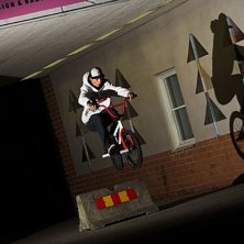 Bunnyhop &ouml;ver cementgrej. Photo: Jesper Fransson (jag som har st&auml;llt in kamera och ljus, han trycker av). Rider: Jonas Sj&ouml;beck.