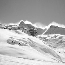 Bl&aring;siga bergstoppar i Italien. Photo: Viktor Lindqvist.