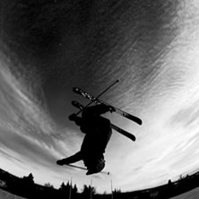 Ett hopp, en fotograf, en &aring;kare, en himmel.... Photo: Johan Marklund. Rider: Max Hemmigsson.